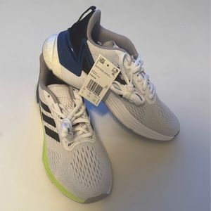 Adidas NWT Response Super J Running Size 5 big kids New With Tag sneakers